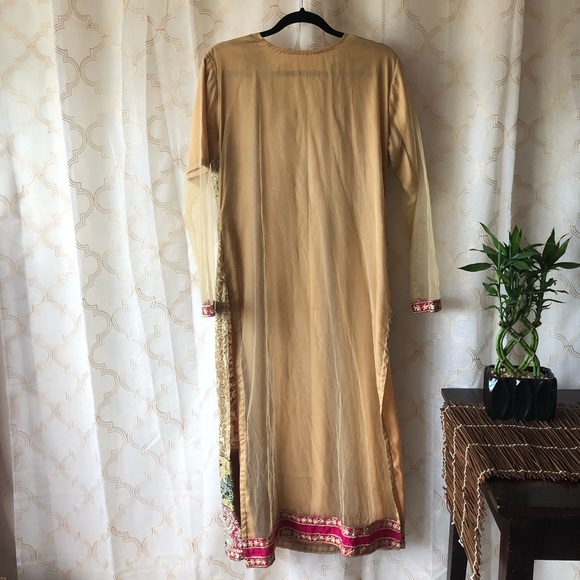 Paskistan Wedding Dress and Dupatta - Picture 3 of 8